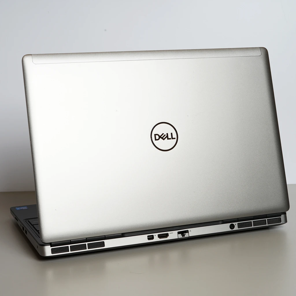 Dell Precision 7560 tył